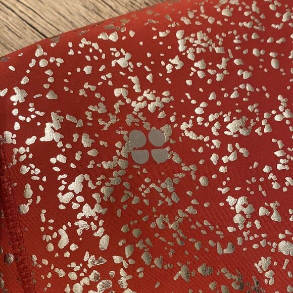 NWOT Sweaty Betty Goddess 7/8 Workout Leggings Red Terrazzo Foil Print Large - Picture 3 of 8